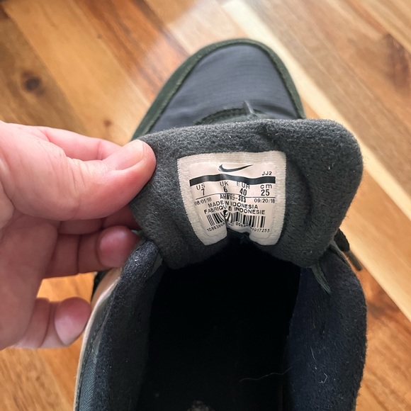 Nike Air Sneakers - Picture 3 of 3